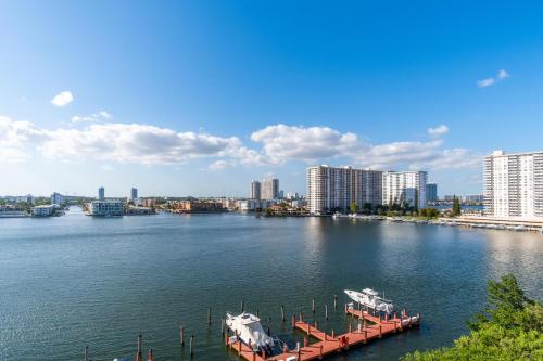 Golden Bay 805 in Miami Beach, USA