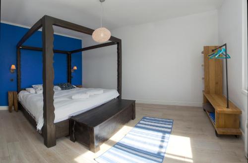 Stylish Theatre Apartments - image 7