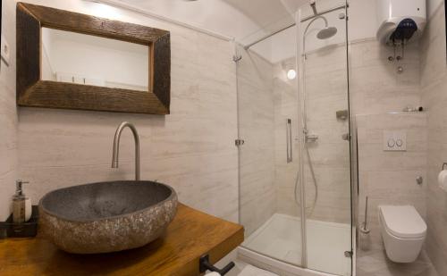 Stylish Theatre Apartments - image 3