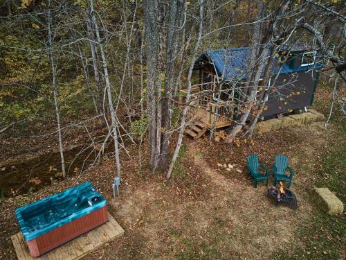 Deluxe Cabin with Hot Tub