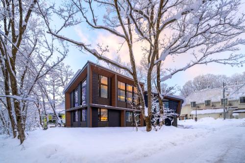 Three-Bedroom Chalet image 2