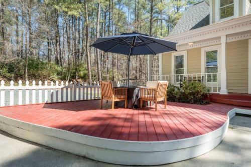 Best Location Luxury 4 BD Escape Near Airport NC