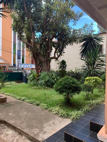 Au coeur de Tana vue sur le Palais de la Reine en securité