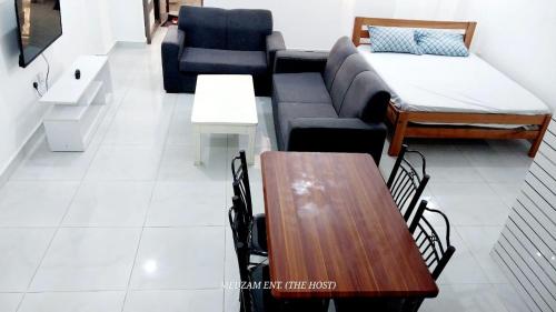 One Bedroom with 2 Beds at Kisimani Heights, Mombasa (photo 7)