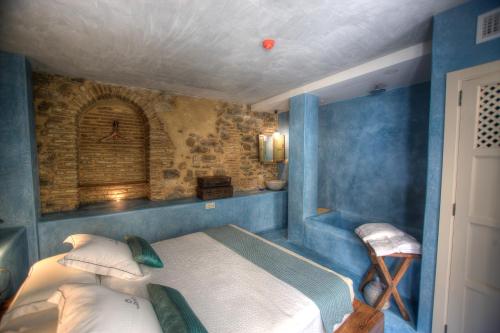 Classic Double Room image 10