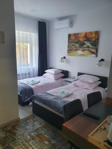 2 twin beds