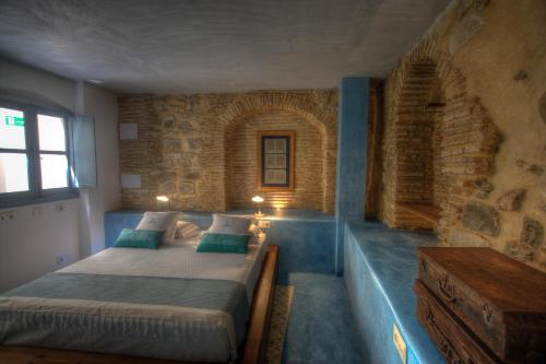Classic Double Room image 9