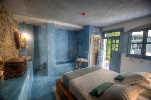 Classic Double Room image 8