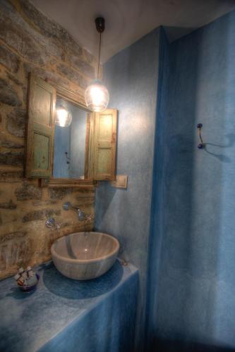 Classic Double Room image 3