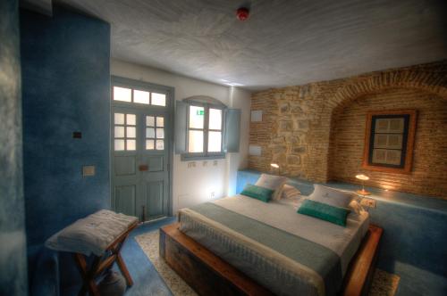 Classic Double Room image 4