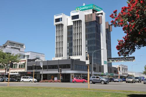 Quality Suites Central Square - Accommodation - Palmerston North