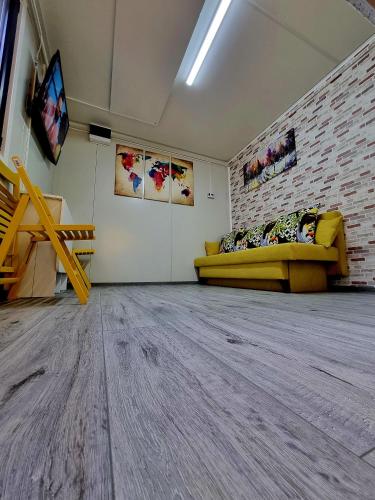 Tiny House Căsuța cocoțată - Valea Doftanei - 2camere (Tiny House Casuta cocotata - Valea Doftanei - 2camere) in เจชิลา