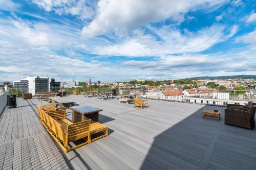 **MODERN ***CENTRAl ***ROOFTOP *** YOU'll LOVE IT