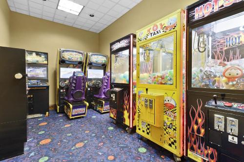 Recreational facilities, Disney near Family Apartment Pool view Free parks shuttle in South West