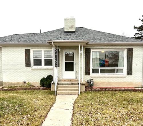 Newly Remodeled 2 bedroom 1 bath duplex