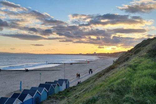 Nearby attraction, Cosy Bournemouth Bungalow in Redhill