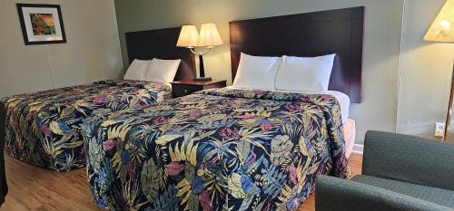 Astoria Hotel West in Danville, USA