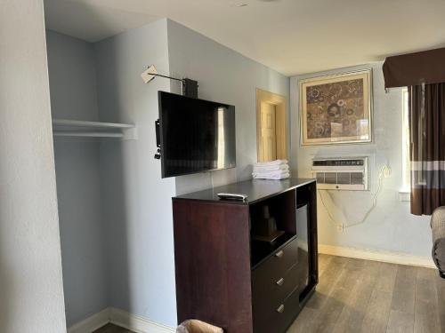 Budget Inn Danville - image 13
