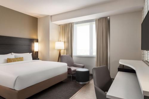 Residence Inn by Marriott New York JFK Airport - image 11