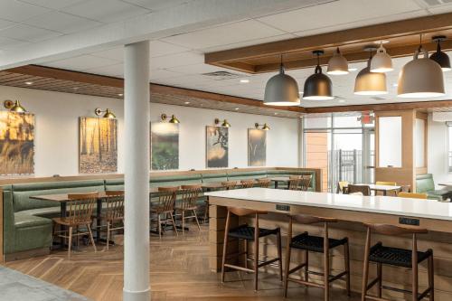Fairfield Inn & Suites by Marriott Salina - image 3