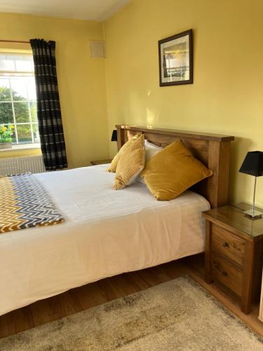 1 king bed, 1 twin bed
