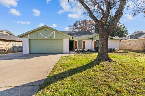 My Golden DFW Villa & Pool