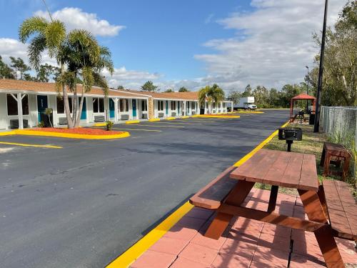 Knights Inn Punta Gorda - image 9