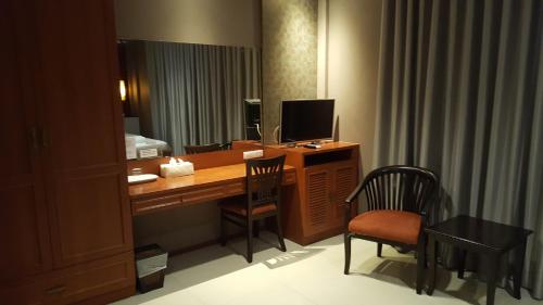 room detail thumbnail 1