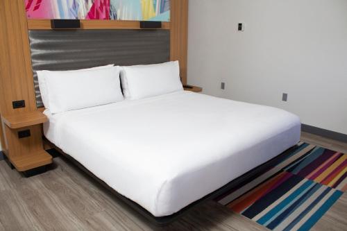 Aloft Miami Doral - image 11