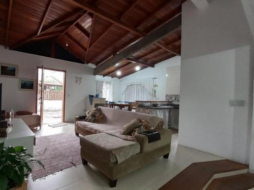 Casa de Temporada Praia do Moçambique (Casa de Temporada Praia do Mocambique) in เซาชูเอา โดริโอเวร์เมลโย