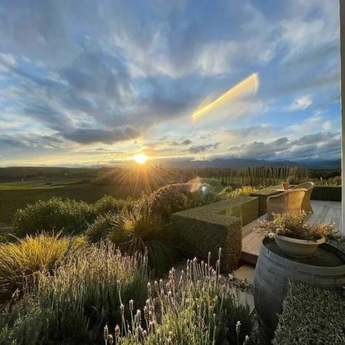 Luxury cottage with stunning vineyard views - Apartment - Renwick