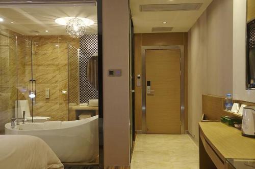 Lavande Hotel Sanya Bay Jixiang Street Bus Station - 샤워실