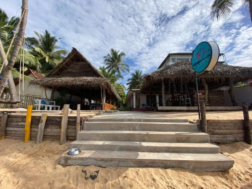 Esterno, Sapphire Blue in Hikkaduwa