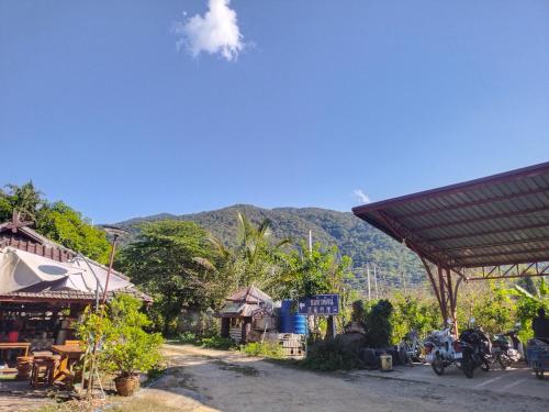 ต้นพร้าวรีสอร์ท Ton prao Resort near Chu Mong