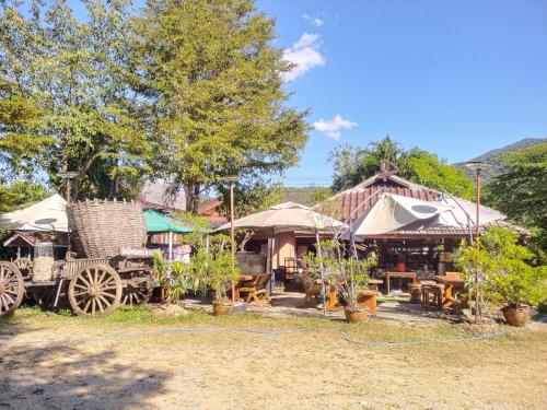 ต้นพร้าวรีสอร์ท Ton prao Resort near Chu Mong