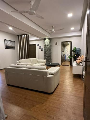 2 bed full furnished - image 5