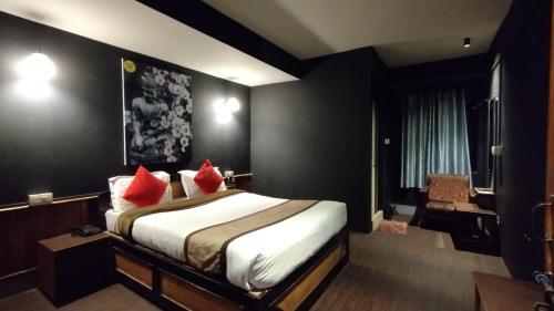 Standard Double Room room in Blissful Stay 2-min drive from MG Market