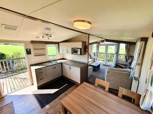 Konyha, Lake District Solway View 16 The Beeches Caravan Park in Gilcrux