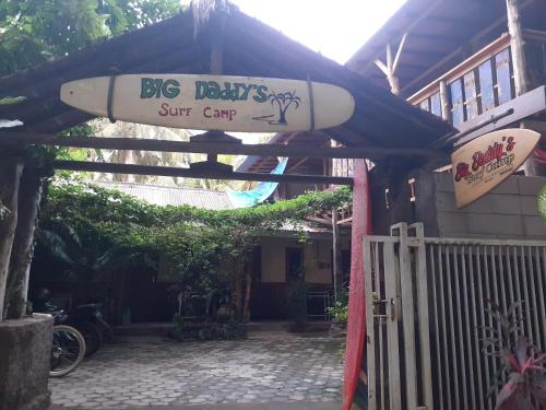 Exterior view of Big Daddy´s Surfcamp