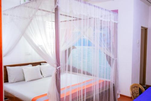 Double Room image 10