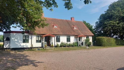 . Lantligt och lugnt boende nära natur och stad