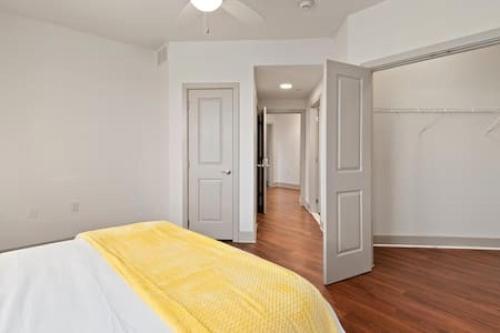 Affordable 2-Bedroom DT Detroit. in Detroit, USA