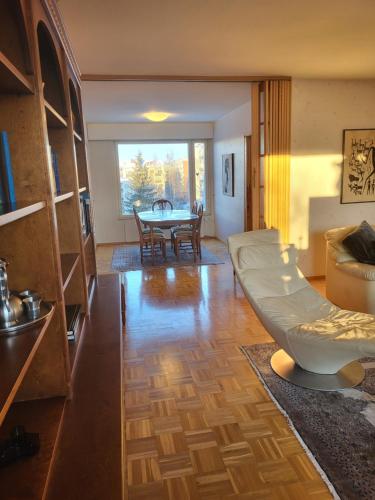 Large apartment with 4 bedrooms, central location, Tampere (fotografie 3)