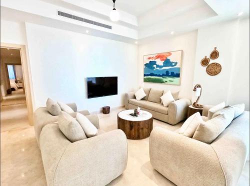 Chic/Elegant 4 Bedrooms… - image 13