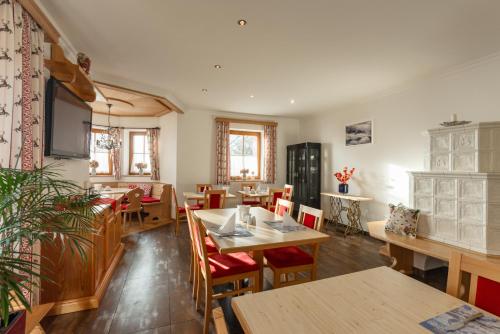 restavracija, Resort Amadeus-Landhaus Amadeus in Hofmanning