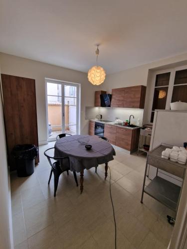 Grande Maison meublee tout equipe Wifi, Tele, Billard - Demeure de 196 m2 a Tain l'hermitage - 5 Cha in Tain-l'Hermitage