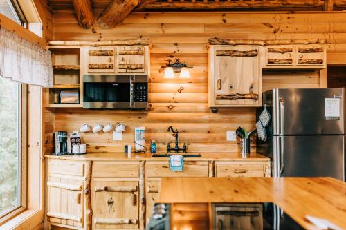 Water Lily Cabin by Amish Country Lodging Water Lily Cabin by Amish Country Lodging