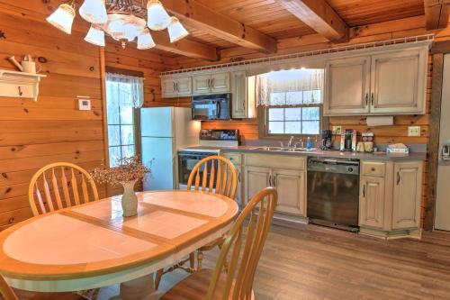 Wild Rose Cabin by Amish Country Lodging