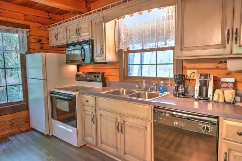 Wild Rose Cabin by Amish Country Lodging detail