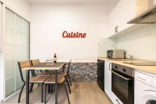  Beach Apartment, next to the sea in Premiá de Mar